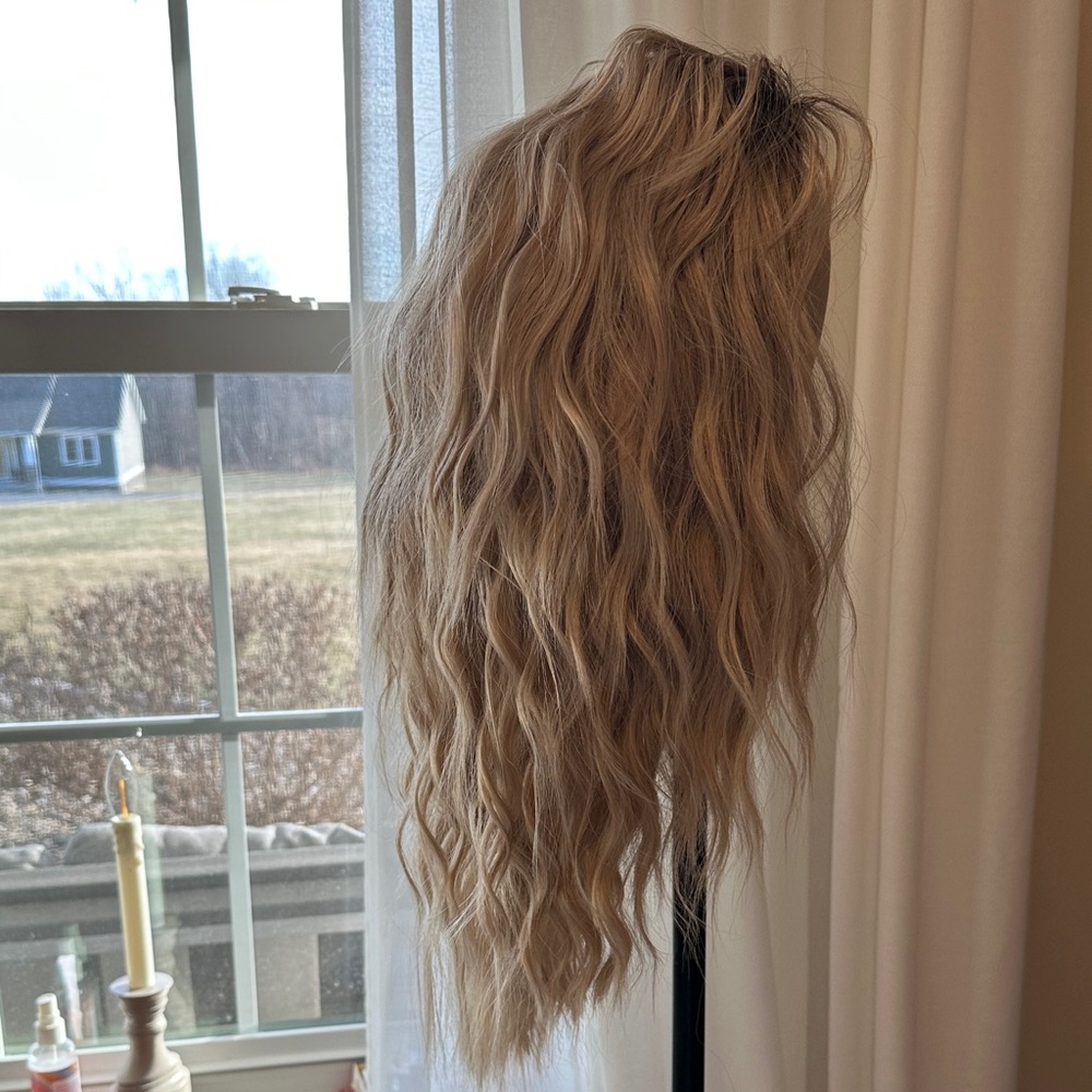 Chelsey Smith Crowns London Blonde Free Part Petite - Picture 4 of 5